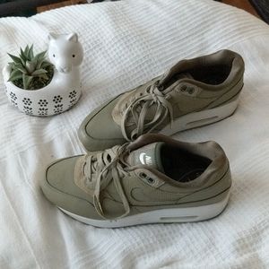 👟Retro Nike Olive Green Air Force 👟